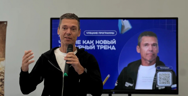 Актер Михаил Мамаев выступил перед школьниками Саратовской области