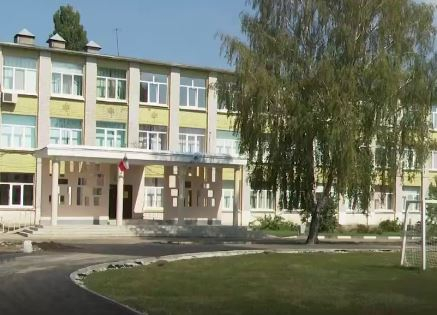 Названы образовательные учреждения Саратова, где в этом году заменят ограждения