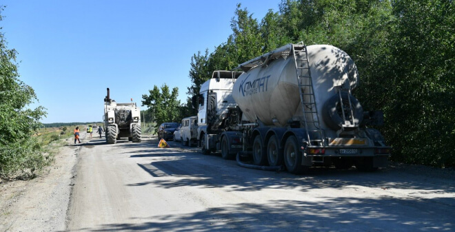 Начался ремонт дороги к Утесу Степана Разина в Красноармейском районе 