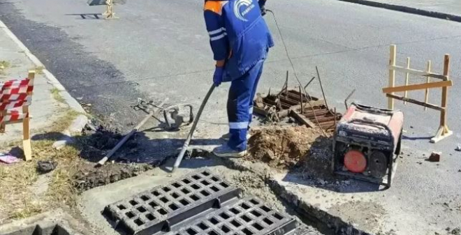 Продолжаются работы по содержанию ливневой канализации