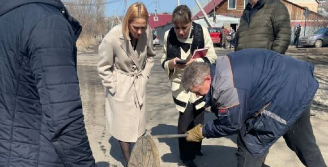 Специалисты администрации провели обследование участка улично-дорожной сети по 3-му Нагорному проезду
