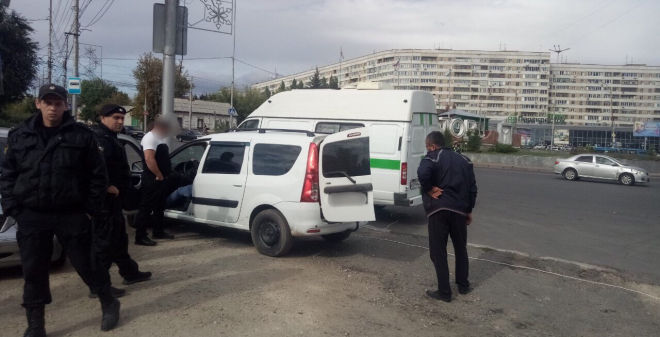 Водителю-должнику пришлось оставить автомобиль и добираться пешком