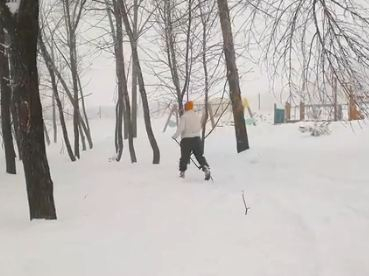 Кумыска у дома: в День лыжни России жители Ленинского района вышли на экотропу