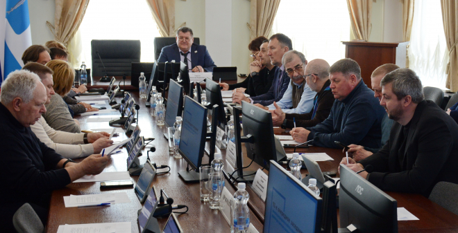 Структурные подразделения администрации Саратова отчитались перед городскими депутатами о работе за 2025 год