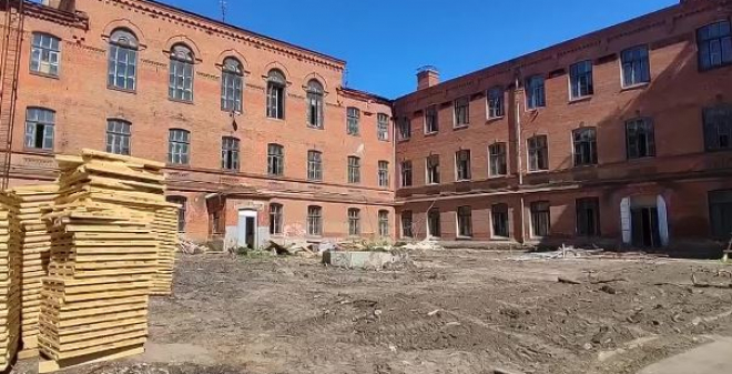 В Саратове началось восстановление здания авиационного техникума