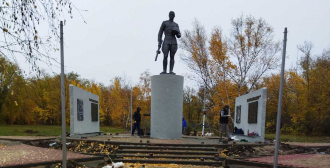 Продолжается реставрация памятника «Воину-победителю» в Новониколаевском