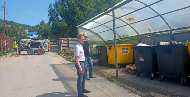 В центре Саратова проверили состояние контейнерных площадок
