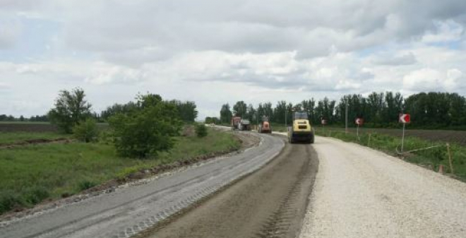 В Пугачевском районе приступили к ремонту дороги к селу, в котором, по легенде, побывал Пушкин