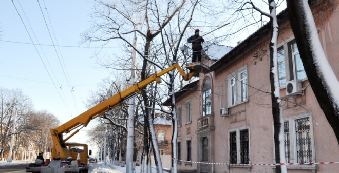 В Саратове очистили от снега и наледи 130 крыш и 649 дворов