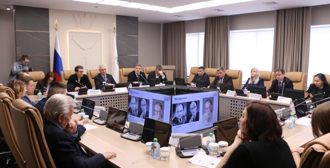 От покрытия имплантов до антенн для гаджетов: саратовские ученые представили в Думе передовые разработки