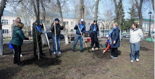 Депутаты областной Думы вышли на всероссийский субботник