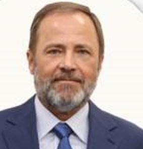 Полномочный представитель Президента РФ в ПФО Игорь Комаров поздравил жителей с Днем Победы