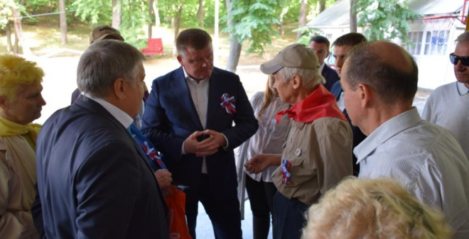 Глава города провел встречу с представителями старшего поколения Фрунзенского района