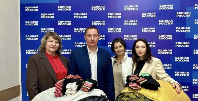 Активистки Союза женщин России продолжают доставлять грузы для бойцов СВО в исполком «Единой России»