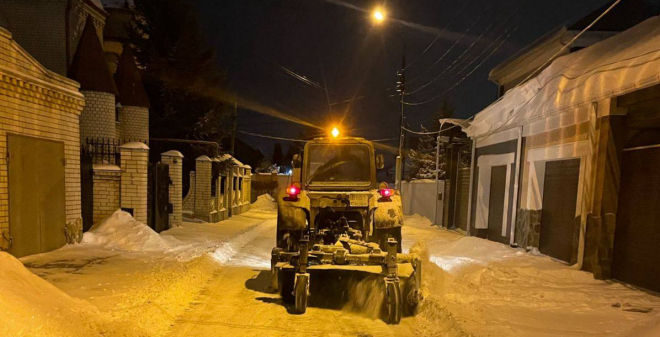 Минувшей ночью городские дорожные службы продолжали выполнять уборку снега