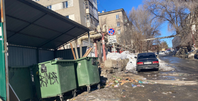 В Октябрьском районе проверили своевременность вывоза мусора