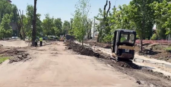 Игорь Молчанов осмотрел ход реконструкции бульвара на улице Астраханской