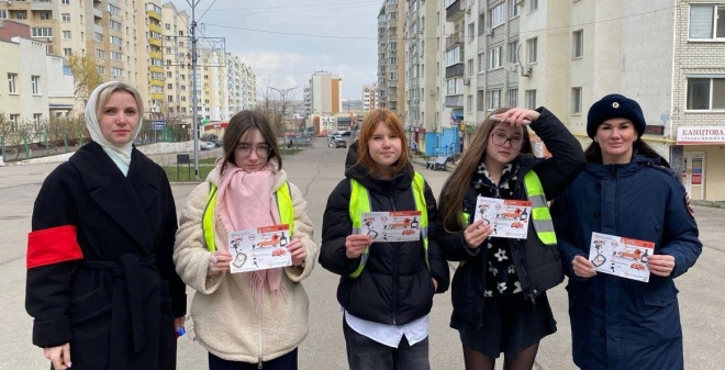В Солнечном прошла акция «Будь ярким, пешеход!»