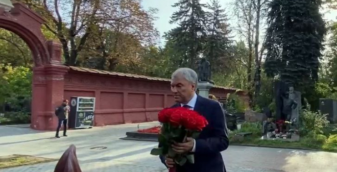 Вячеслав Володин почтил память военного летчика, защитника московского неба Виктора Васильевича Талалихина