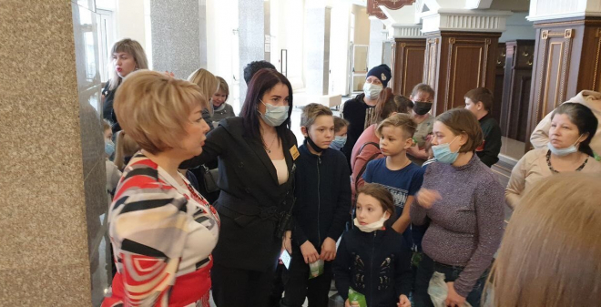 Региональное правительство организовало для детей из ЛНР и ДНР поход в саратовский цирк