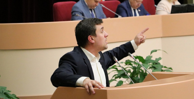 Скандального коммуниста Николая Бондаренко намерены лишить статуса депутата за нарушение антикоррупционного законодательства