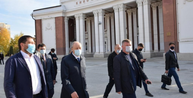 Валерий Радаев и Михаил Исаев оценили благоустройство площади Кирова