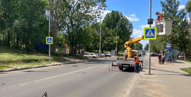 На дорогах Саратова продолжают устанавливать светофоры типа «Т.7»