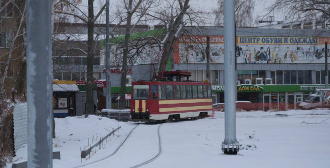 В районе кольца «девятки» провели испытание рельсов и регулировку контактной сети