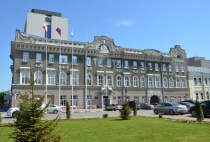 Мэрия Саратова не разрешила превратить в парковку зеленую зону на Шевченко