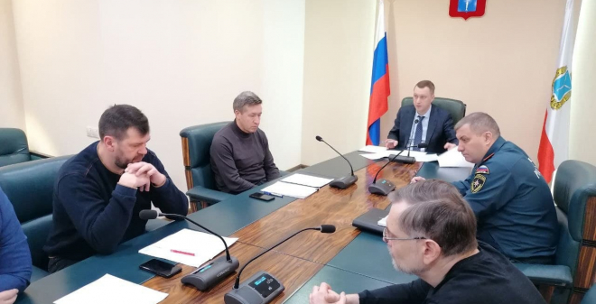 На оперативном совещании в правительстве обсудили ситуацию с расчисткой дорог после обильного снегопада