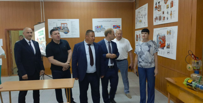 Роман Ковальский посетил первый в России учебный центр «Кировец»