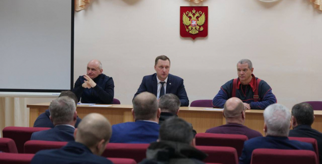Экстренные службы продолжают ликвидацию последствий атаки БПЛА в Энгельсе