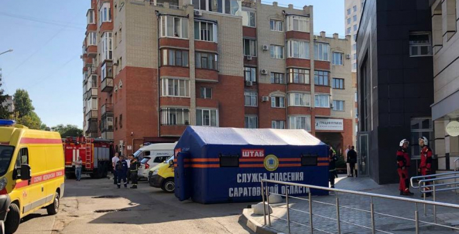 В Саратове и Энгельсе развернуты оперативные штабы для оказания помощи жильцам домов, получивших повреждения в результате атаки БПЛА
