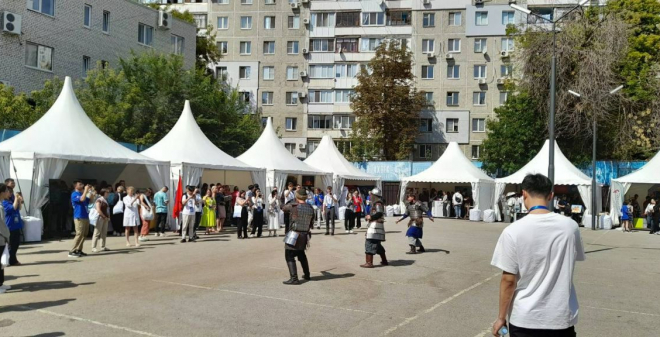 Музей краеведения представил выставку «Саратов зажигает звезды»