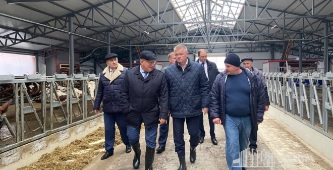 Михаил Исаев посетил молочное производство в Турках