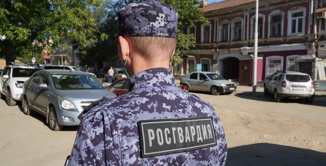 Саратовца с плохой памятью проводили домой росгвардейцы 