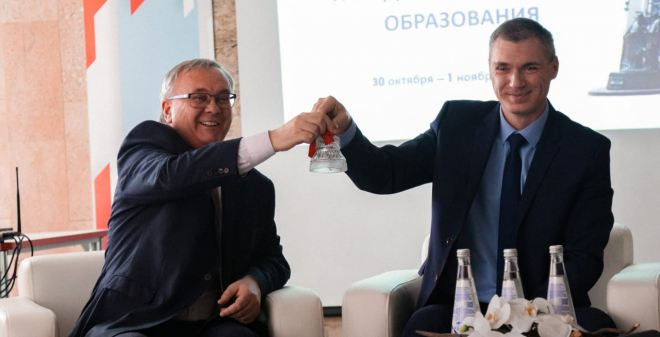 В Саратове открылась осенняя школа для 100 молодых учителей