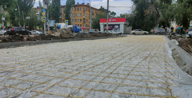 В сквере на Вавилова приступили к устройству бетонного основания