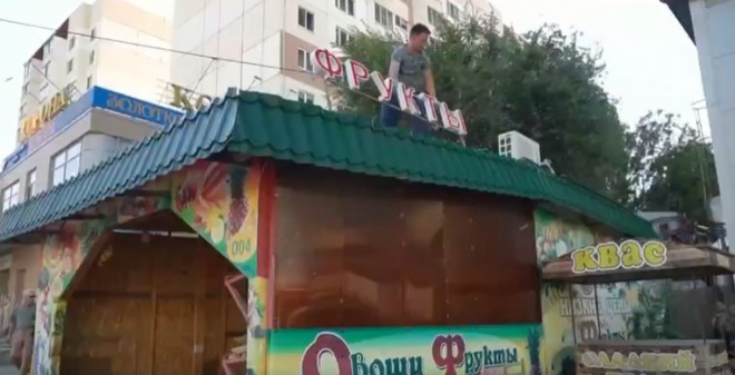На пересечении Тархова и Чехова демонтировали незаконный ларек
