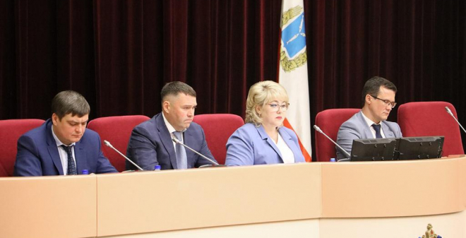 Депутаты обсудили вопросы трудоустройства и закрепления на местах молодых специалистов