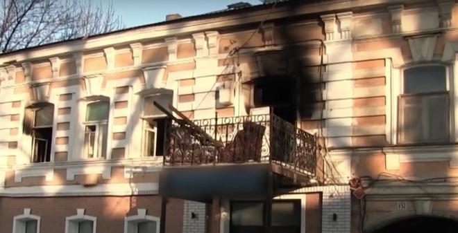 Сотрудники патрульно-постовой службы эвакуировали жильцов дома с пожара и спасли ребенка