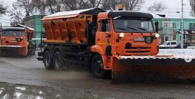 Муниципальные службы проводят работы по уборке снега