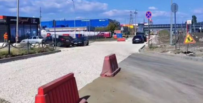 На Вольском тракте продолжается ремонт дороги-дублера