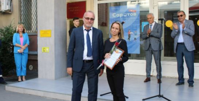 Во Фрунзенском районе состоялось открытие районной Доски Почета
