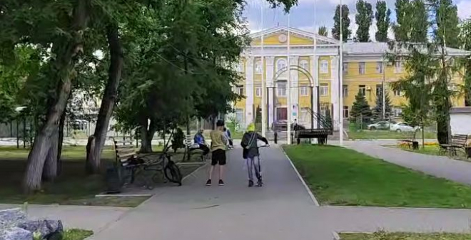 Михаил Исаев проверил, как обслуживающие организации содержат парки и скверы города