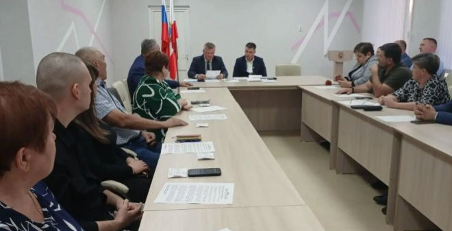 Собрание депутатов приняло отставку главы Александрово-Гайского муниципального района Сергея Зюзина