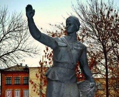 На встрече с представителями Общественного совета обсудили перенос памятника героической летчице Марине Расковой