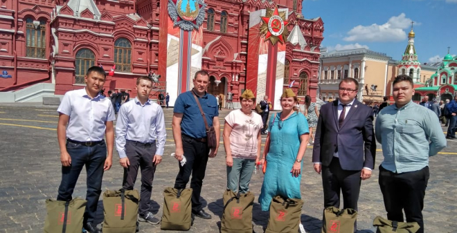 Победитель «Диктанта Победы» из Вольска приняла участие в Параде Победы на главной площади страны