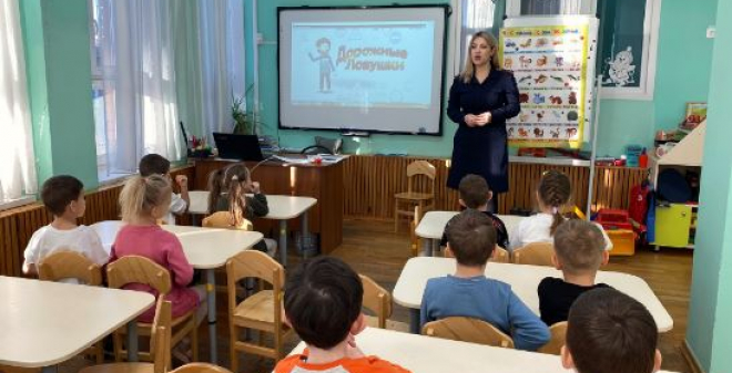 Сотрудники Госавтоинспекции города Саратова провели занятия с ребятами в детских садах