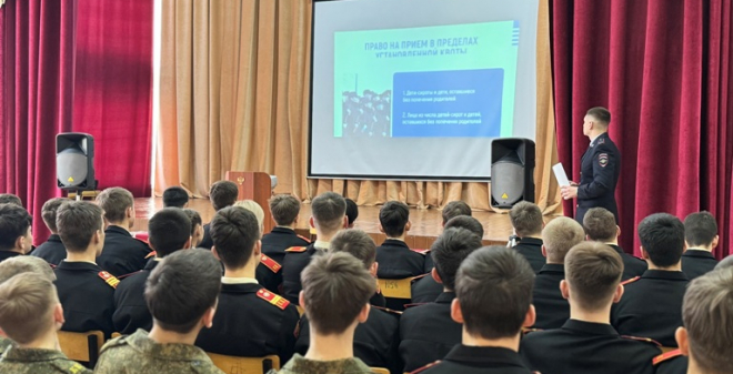 Полицейские провели профориентационные мероприятия в саратовских школах
